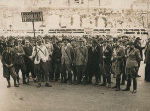 アルバム「MVSN-黒革の手帖」。ショットガンで武装したフロジノーネの猟師とナポリの林業民兵の2人の役員（モノクロ写真