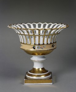 フルーツバスケット 1826年～1838年頃 （硬質磁器にエナメルと金彩を施したもの