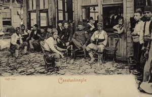 トルコのコーヒーハウス、コンスタンティノープル、1898 作： Turkish Photographer