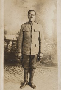 ジェームズ・マクギー、1918年頃（写真） 作： USスタジオ