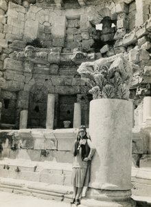 ギリシャ・ローマ時代の都市ゲラサ（現在のジェラシュ）にあるニンフアウム、ウーゴ・モンネレ・ド・ヴィラール撮影、1930年頃 作： ウーゴ・モネレ・ド・ヴィラール