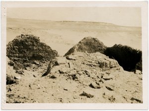 ネクロポリスの墓、聖シメオン修道院、アスワン、エジプト、写真：Ugo Monneret de Villard