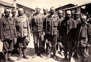 Bagnaria Arsa のオーストリア人囚人、ウーディネ、イタリア、1916 年 4 月 (b/w 写真) 作： Ugo Ojetti