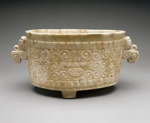 三脚型花瓶（鳥柄）、ターミナルクラシック、800～1000年（大理石製 作： Ulua Ulua