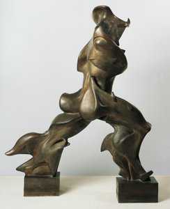 空間における連続性のユニークな形態 作： Umberto Boccioni