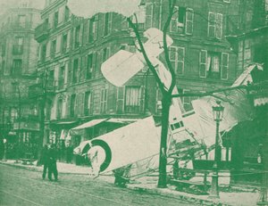 フランスの飛行機がパリの通りを降下、c1917 1919 作： Unbekannt