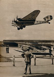 クロイドン空港に到着したドイツのユンカースの旅客機、c1934 c1937