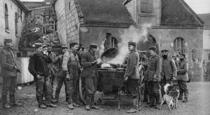 1915年の第一次世界大戦、フランスの村のドイツ軍フィールドキッチン