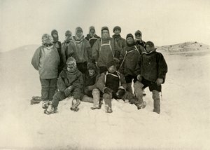 ウィンタークォーター、1908年、1909年の海岸パーティーのグループ。 作： Unbekannt