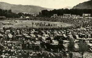 ブレーマーでのハイランドギャザリング、c1948。 作： Unbekannt
