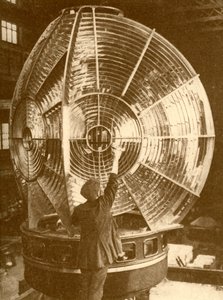 グループ点滅レンズ付きの灯台ランタン、c1930。 作： Unbekannt