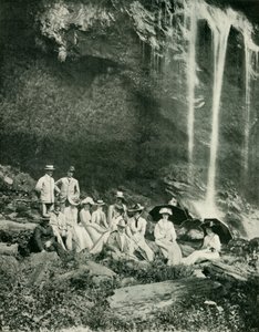トリニダードのマラカスフォールズでのピクニックパーティー、A。モロニー卿とパーティー、1902年。 作： Unbekannt