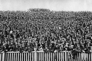土曜日の冬のサッカー観衆、ロンドン、1926-1927