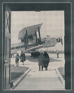 現代世界の象徴-クロイドン飛行場に乗り出す乗客、c1935 作： Unbekannt