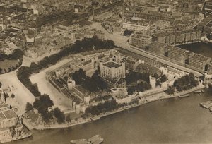 ウィリアム征服者が想像もできない彼の要塞の眺め：空からの塔、c1935。 作： Unbekannt