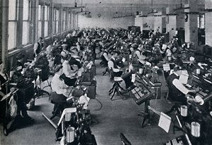 1916年に世界で最大の作曲機のバッテリーの概観 作： Unbekannt
