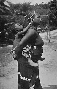 ズールー族の女性と子供、1902年