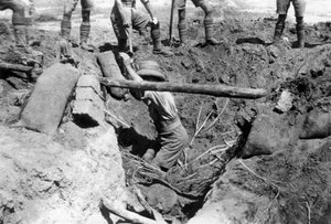 崩壊したイギリスのダグアウト、メソポタミア、第一次世界大戦、1918年