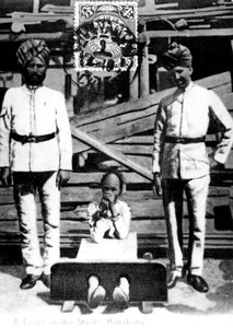 在庫のクーリー、香港、1908 作： Unbekannt