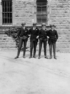男子生徒または学生のグループ、c1900s-c1930s 作： Unbekannt