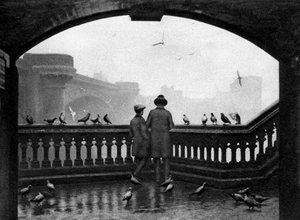 1926-1927年のロンドン、ブラックフライアーズブリッジによって鳥に餌をやる男と少年 作： Unbekannt
