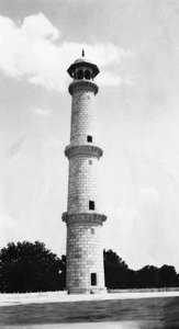 1916〜1917年、インドのアグラのタージマハルにあるミナレット 作： Unbekannt