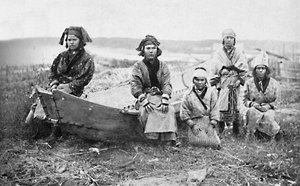 アイヌの女性のパーティー、紋別、北海道、日本、1902 作： Unbekannt