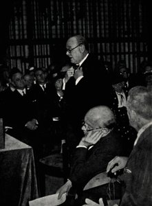 1945年1936年9月24日、フランスの聴衆に向けて。 作： Unbekannt