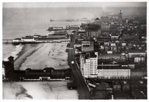 1930年にツェッペリンから見た米国ニュージャージー州アトランティックシティの航空写真 作： Unbekannt