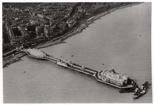 ツェッペリンからのサセックスのイーストボーンの航空写真、1931 1933 作： Unbekannt