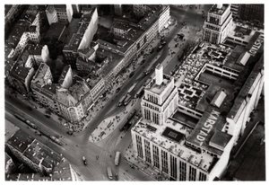 ツェッペリンからのヘルマンプラッツ、ベルリンノイケルン、ドイツの航空写真c1931 1933 作： Unbekannt