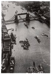 ツェッペリンからのロンドン、タワーブリッジの航空写真、1931 1933 作： Unbekannt