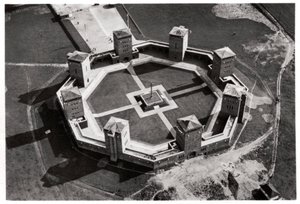 ツェッペリンからのポーランド、オルシュティネク近くのタンネンベルク記念館の航空写真、1933年1933年 作： Unbekannt