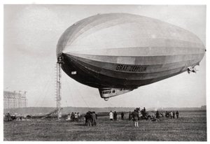 飛行船LZ127グラフツェッペリン型飛行船、ドイツ、Loewentalに係留1933 作： Unbekannt