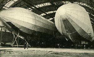 格納庫の飛行船、第一次世界大戦、1914年、c1920。 作： Unbekannt