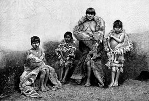 グアナコの皮をまとったアラカルフフジアン人、チリ、1895年 作： Unbekannt
