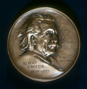 アルバート・アインシュタイン1879-1955、数理物理学者、c1979 作： Unbekannt