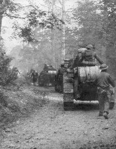 1918年9月、フランスのベルダン、アルゴンヌの森への攻撃に備えるアメリカ人 作： Unbekannt