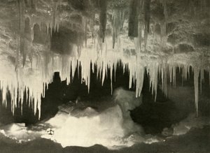 冬の氷の洞窟、c1908、1909。 作： Unbekannt
