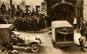 チャリングクロス病院に救急車を運転して犠牲者を出して...、ロンドン、1914年、1933年。 作： Unbekannt