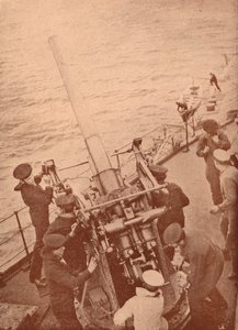 イギリスの戦艦で活躍中の対空砲、c1917 1919 作： Unbekannt