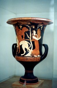 女性のダンサーを含む、赤いフィギュアの装飾が施された古代ギリシャの花瓶、紀元前5世紀 作： Unbekannt