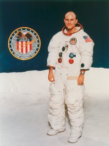 アポロ16世の宇宙飛行士トーマス・マッティングリー、宇宙服、1971年