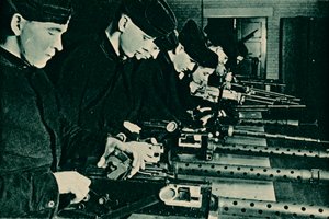 空中銃を組み立てる鎧1940 作： Unbekannt