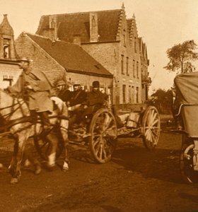 行を上に移動する砲兵、c1914-c1918