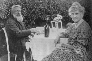 オーギュストロダン-ムードンの庭にいるロダンと妻、c1925 作： Unbekannt