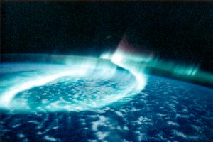 宇宙から見たオーロラ 作： Unbekannt
