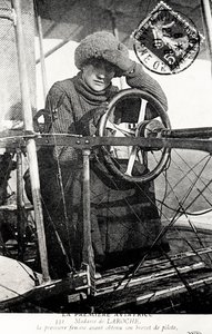 バロネスレイモンドデラロッシュ、フランスの飛行士、1909年