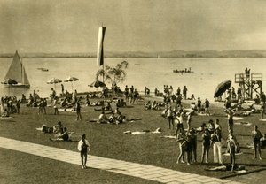 ボーデン湖の岸にある入浴者、オーストリア、ブレゲンツ、c1935。