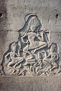 柱に刻まれたバイヨンの天空の踊り子たち（カンボジア・シェムリアップ 作： Unbekannt